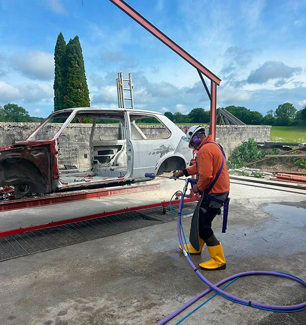 Décapage carrosserie : le décapage tous véhicules à l’eau Ultra Haute Pression